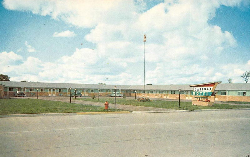 North Country Inn (Gateway Motel) - Old Postcard (newer photo)